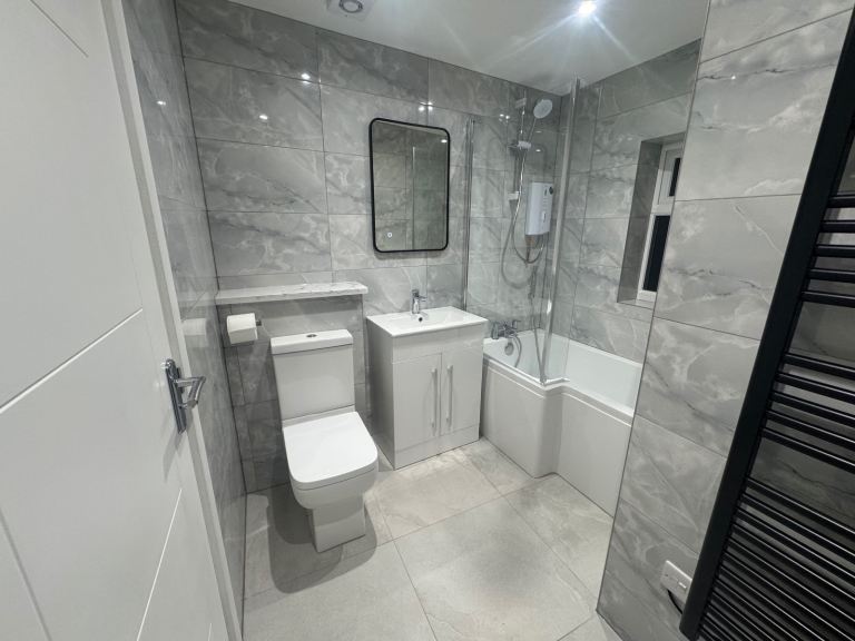 Brand New Large Ground Floor Fully Refurbished Studio Flat in LU3 , 1 of the best out there