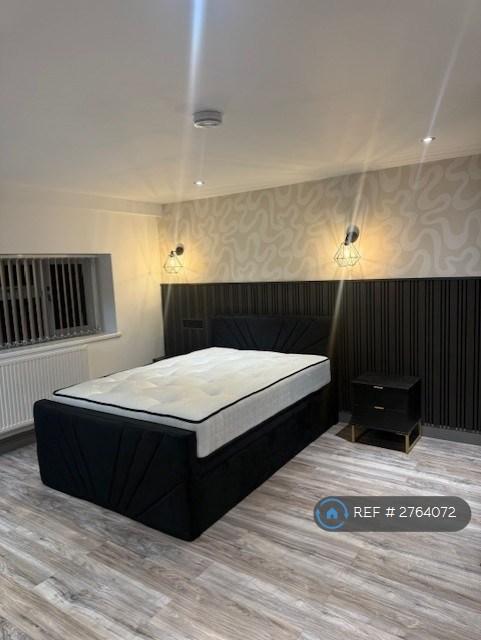 2 bedroom flat in Kirby Corner Road, Coventry, CV4 (2 bed) (#2764072)