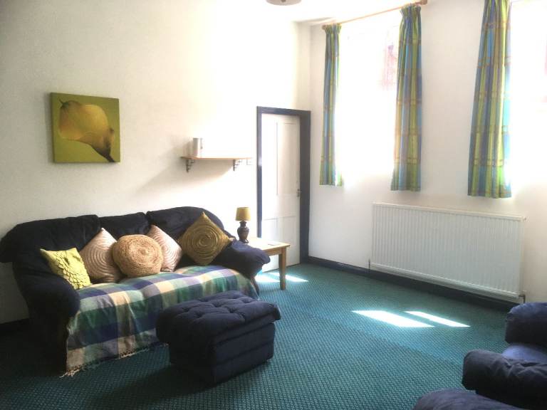 Spacious, one-bedroom flat - central Preston