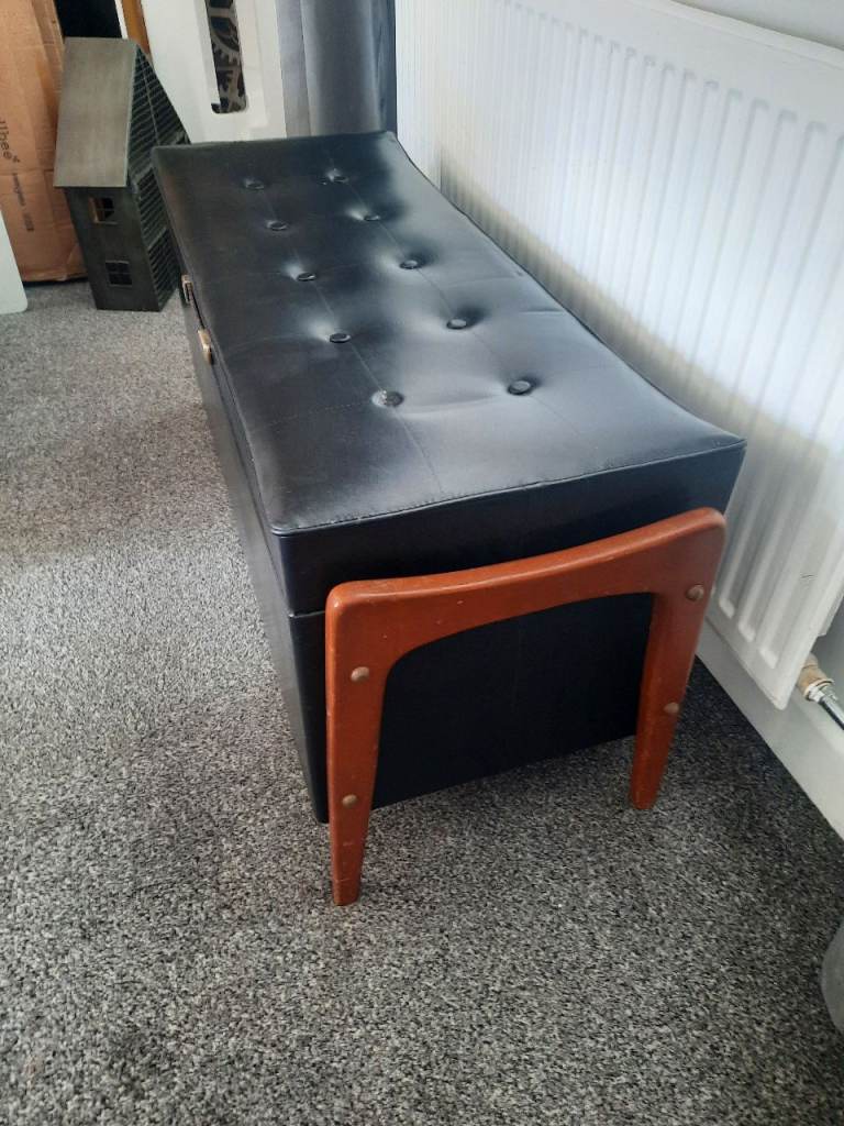 Vintage blanket box/ottoman