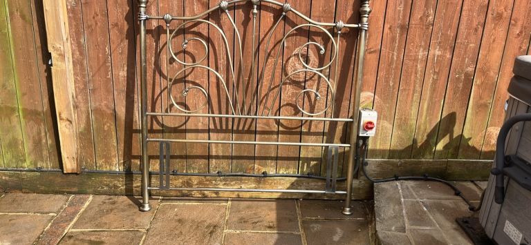 Metal bed stead