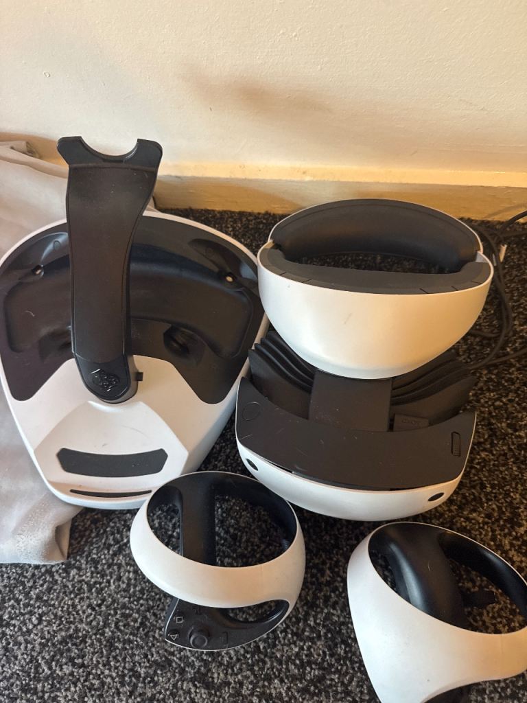 Sony PlayStation VR Headset with Controllers – Good Condition