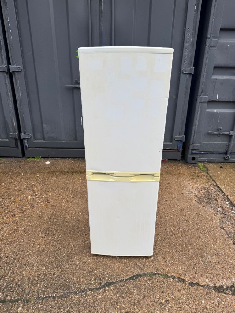 Curry’s Essentials Fridge Freezer 5Ft