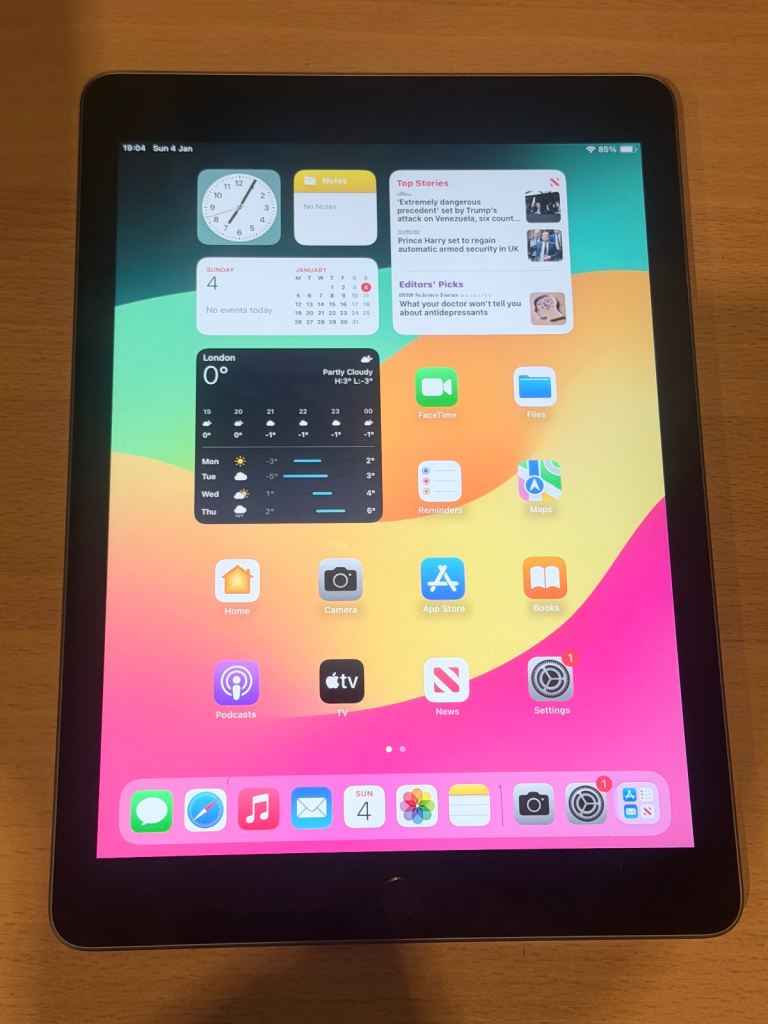 Apple iPad 6th Gen MR7F2B/A 32GB WiFi 9.7 Space Grey A1893