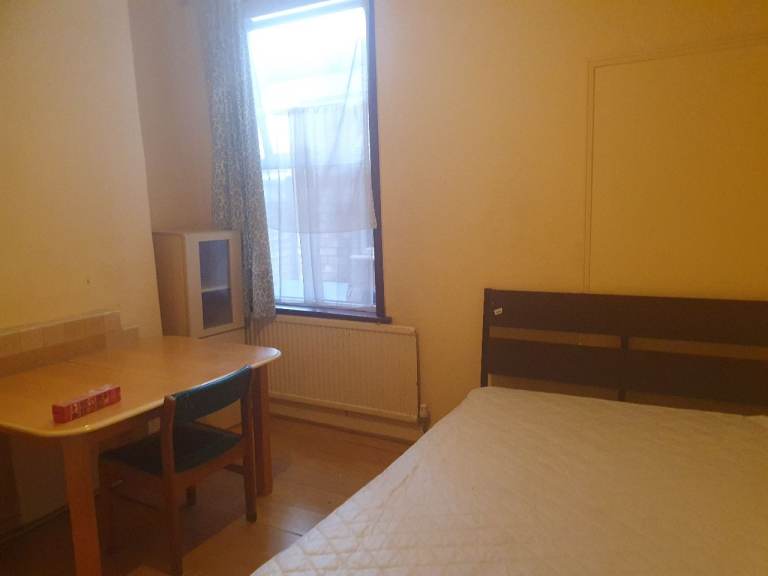 Good Sized, Furnished, Double Room in a Shared House in Wembley (Bills inc)