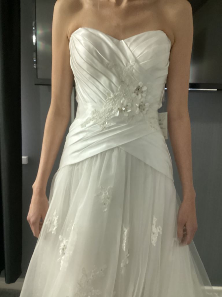 Da- Vinci wedding dress size 8/10 sample dress