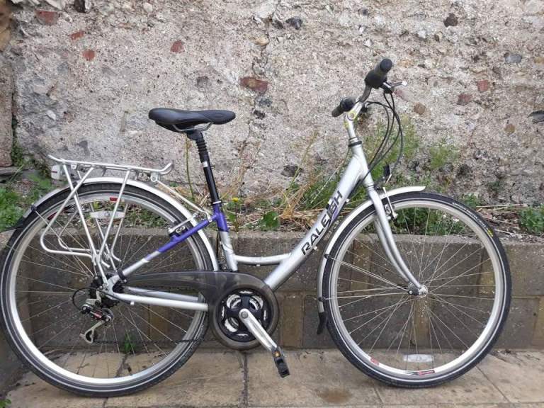 image for Raleigh: Ladies Lightweight Bike in Excellent Condition