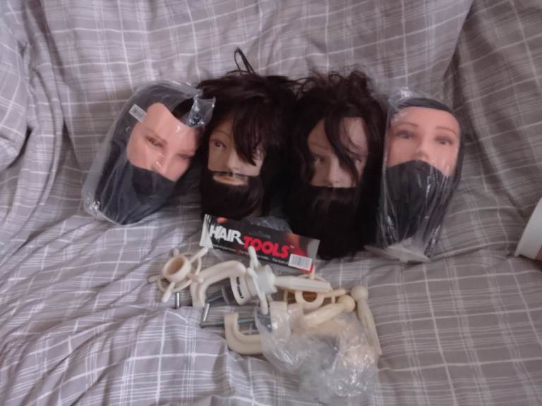 Hairdressers training heads+ tools