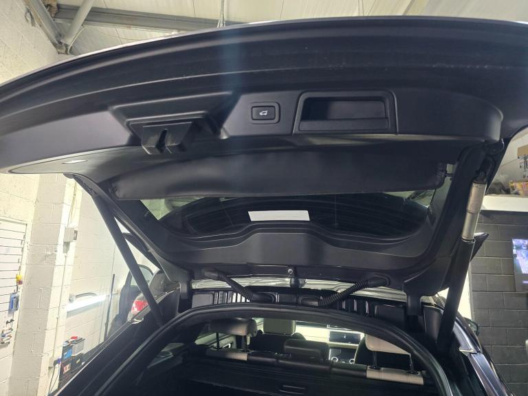 2018 Land Rover Range Rover Velar 3.0 D300 First Edition 5dr Auto ESTATE DIESEL Automatic