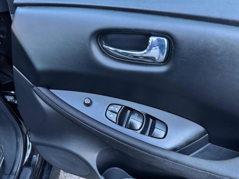  Nissan Leaf 40kWh Acenta Auto 5dr Electric Automatic