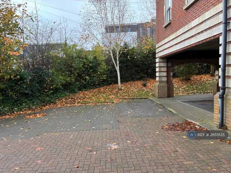 2 bedroom flat in Amherst Road, Tunbridge Wells, TN4 (2 bed) (#2655135)