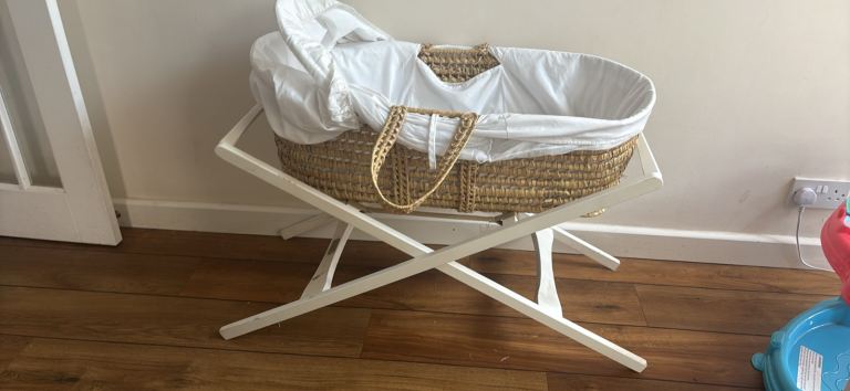 Mamas & Papas Moses Basket with White Wooden Stand