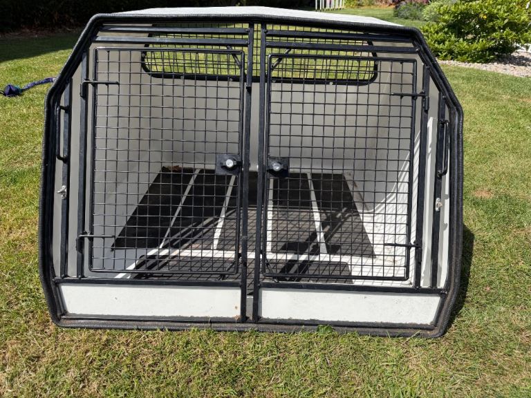Lintran dog crate box for car. Keeps dogs cooler