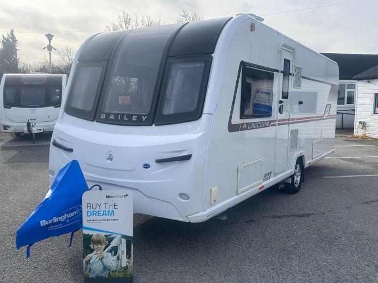 Bailey Unicorn Vigo 4  ATC / Solar panel / Full size fridge freezer