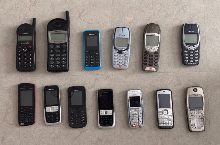 Job Lot of 13 Old Nokia & Other Mobile Phones (Fair Condition)
