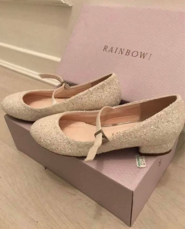 Almost brand new girls shoes 