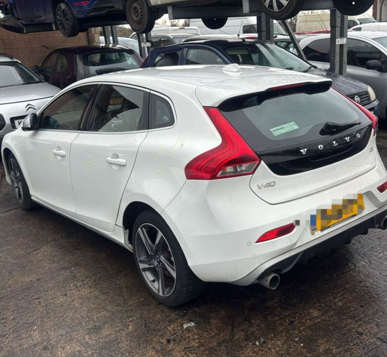 Breaking spare parts volvo v40
