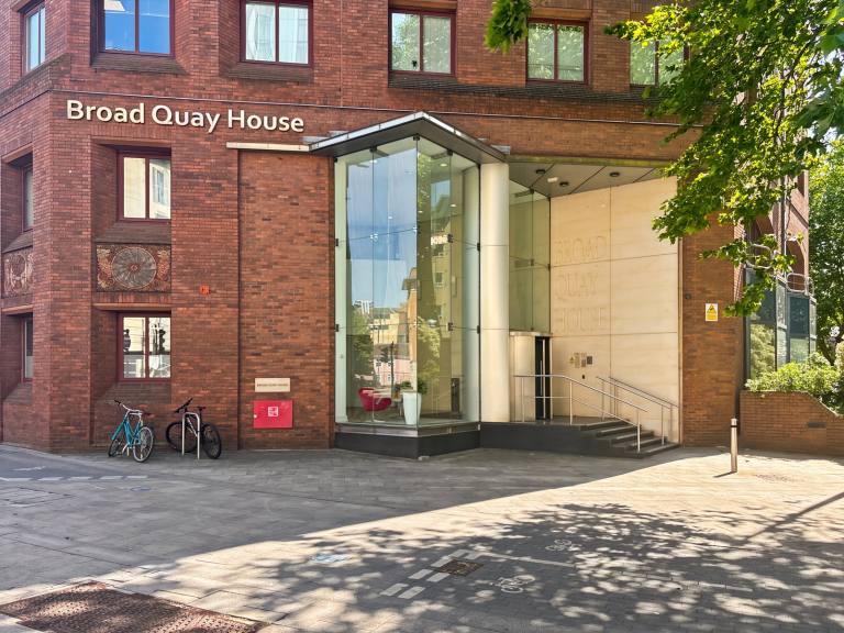 Bristol - BS1 4DJ \ Upgrade to a Larger Office for Up to 15 Desks