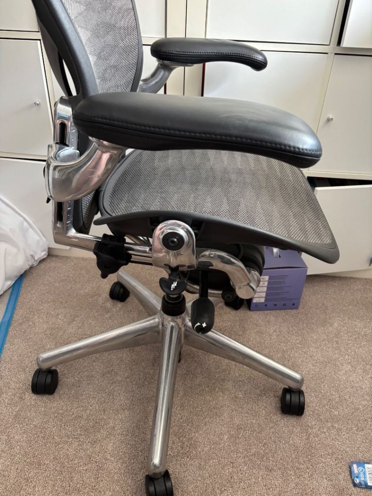Herman Miller AERON Chair Size B – Polished Aluminium