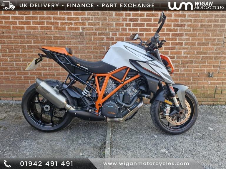 KTM 1290 SUPERDUKE R 19