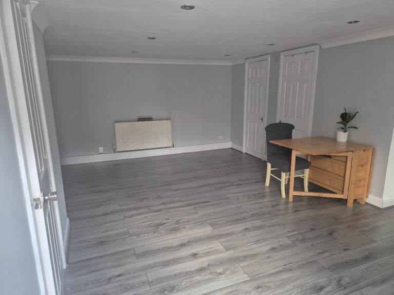 2 bedroom Annexe (Electric, water & internet bills included)