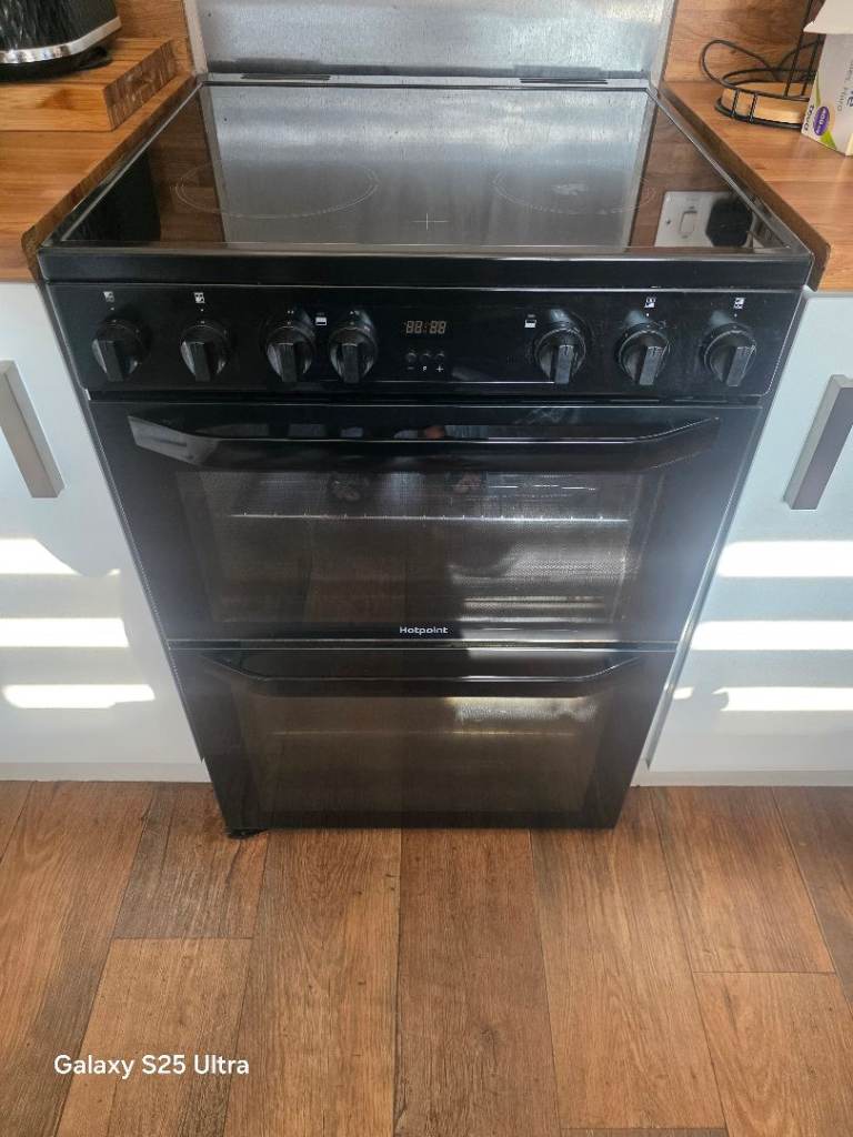 Hotpoint Freestanding Electric Cooker – Black, Good Condition
