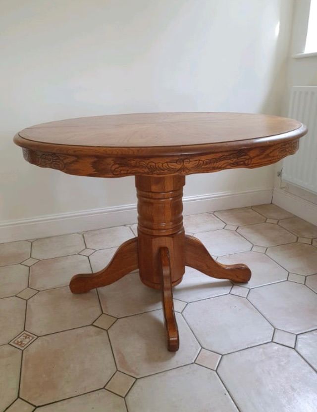 Beautiful Antique rustic solid Oak round single pedestal dining kitchen table DELIVERY POSS.   