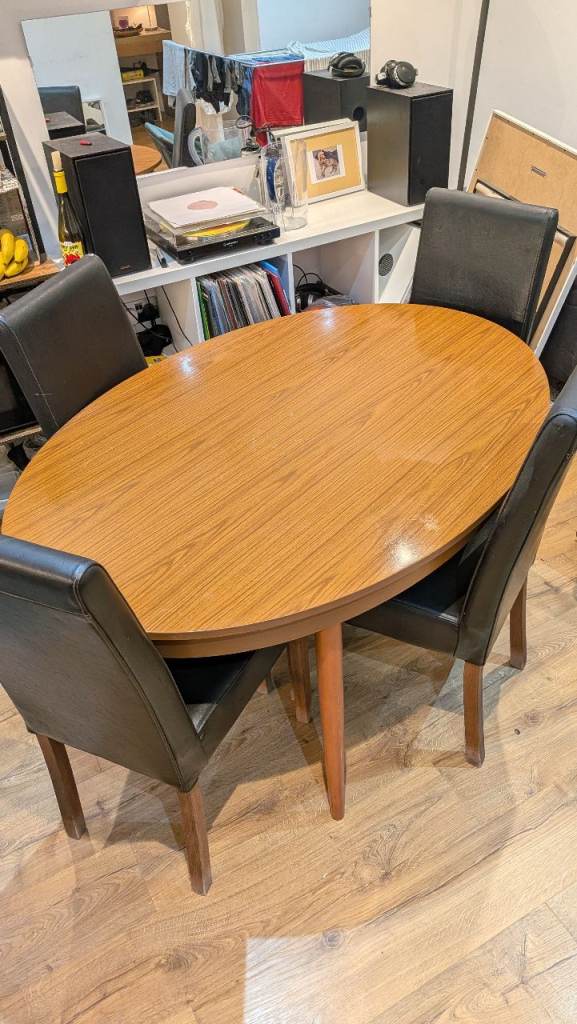 Extendable Kitchen Table and 5 Chairs