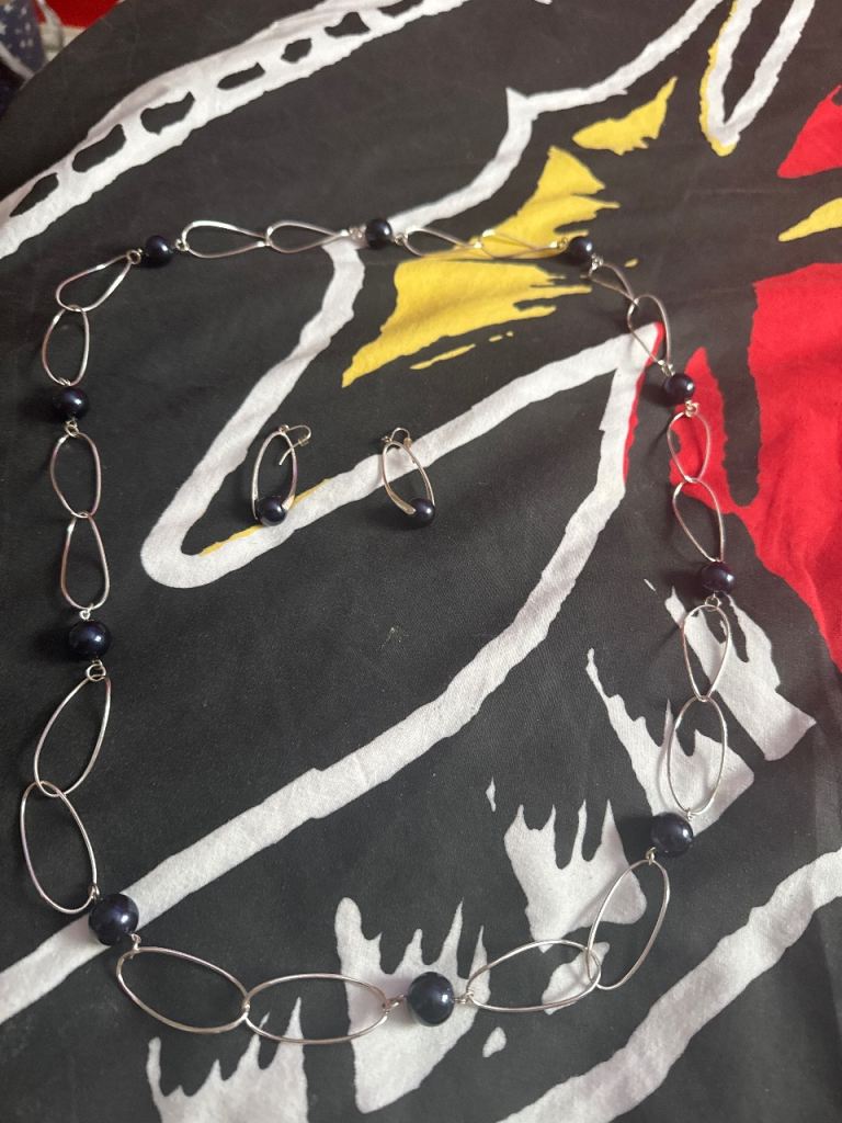 Women’s necklace and earrings set