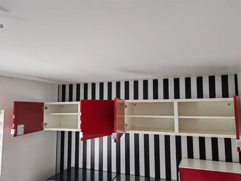 2 IKEA Besta units With Red Gloss Doors & 4 Shelves FREE DELIVERY 168