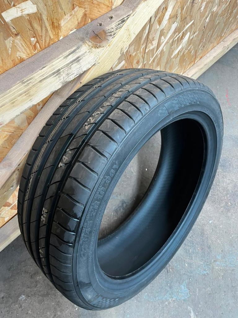 Brand new Kuhmo Ecsta 225 45 19