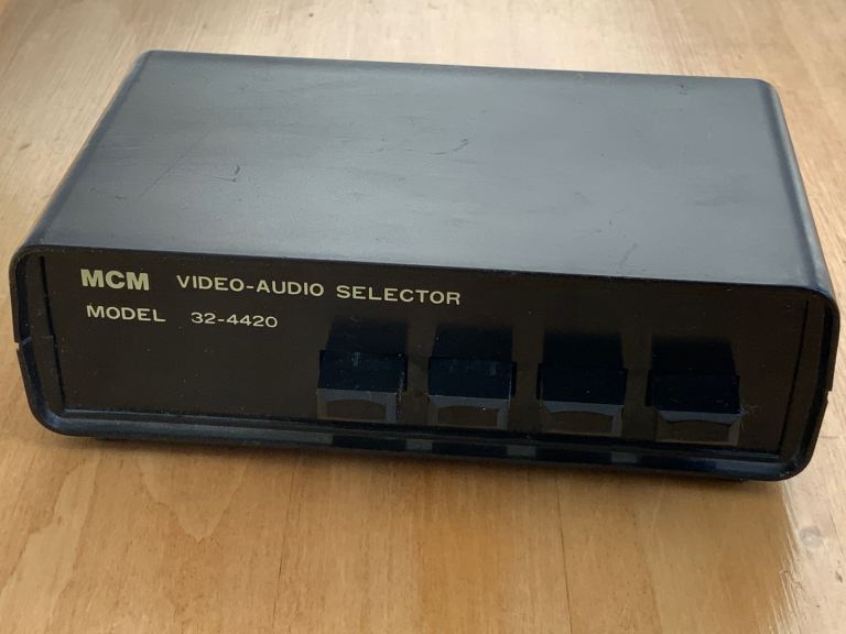 Video -Audio Selector  ( switcher ) 4 Way 