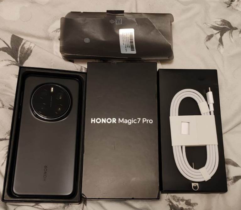 Honor magic 7 pro 200MP black unlocked with box as new