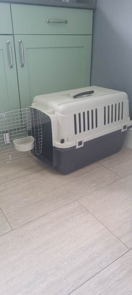 Dog carrier