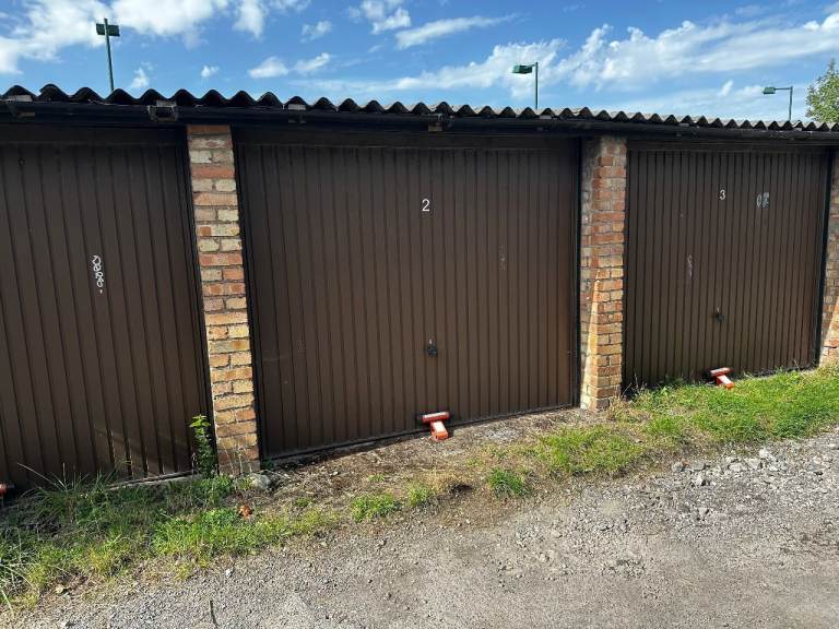 Garage to rent, St Andrews, Bristol