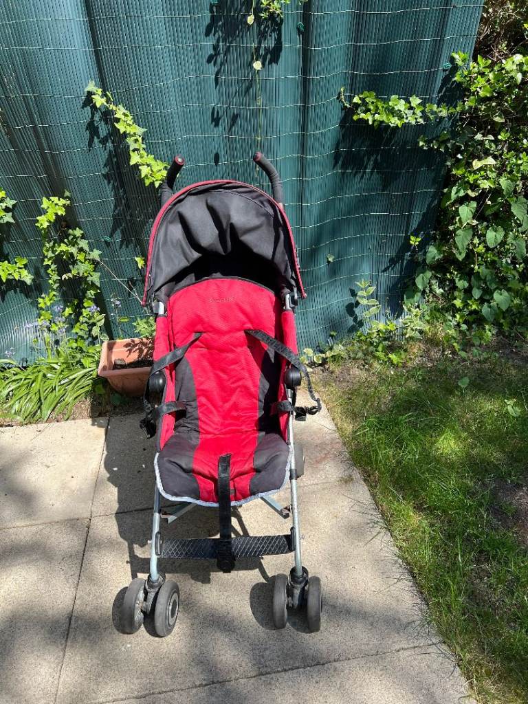 MACLAREN QUEST Red and Black folding umbrella buggy stroller