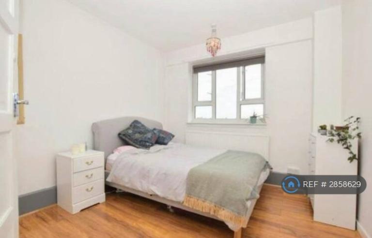 3 bedroom flat in Penrose St, London, SE17 (3 bed) (#2858629)