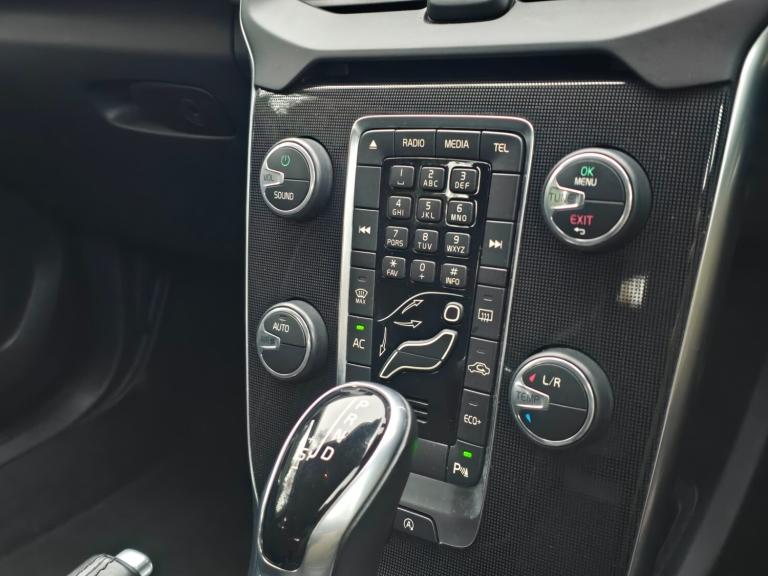 2017 Volvo V40 T2 [122] Momentum 5dr Geartronic HATCHBACK Petrol Automatic