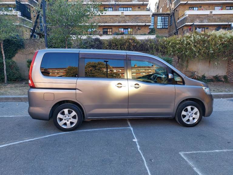 Nissan Serena Brown Mini Campervan 5 seater, 2007, 1990 (cc) really clean and nice 