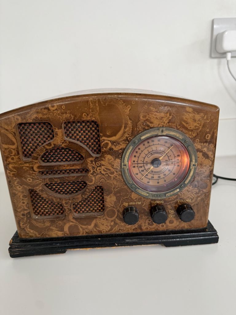 Steepletone Radio 