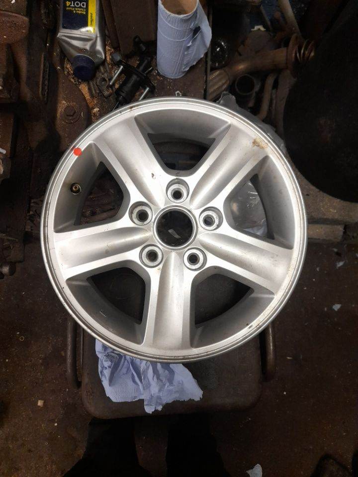 Hyundai 15 inch alloy wheel . 