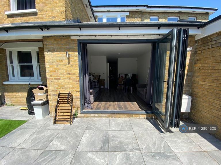2 bedroom flat in Warham Road, South Croydon East Croydon, Victoria, Purley,, (2 bed) (#2894305)