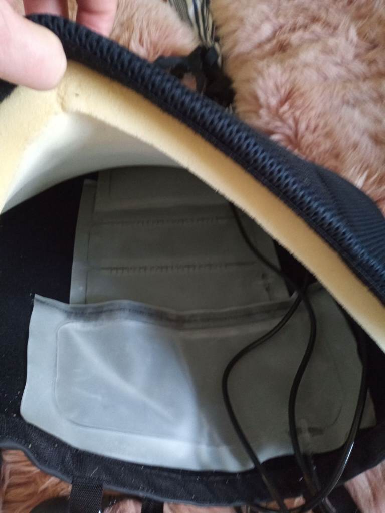 Inflatable back support for car seat