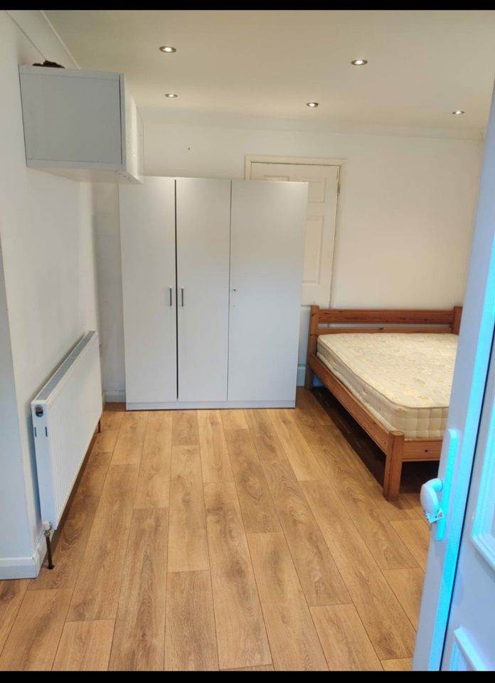 Studio flat, West Drayton