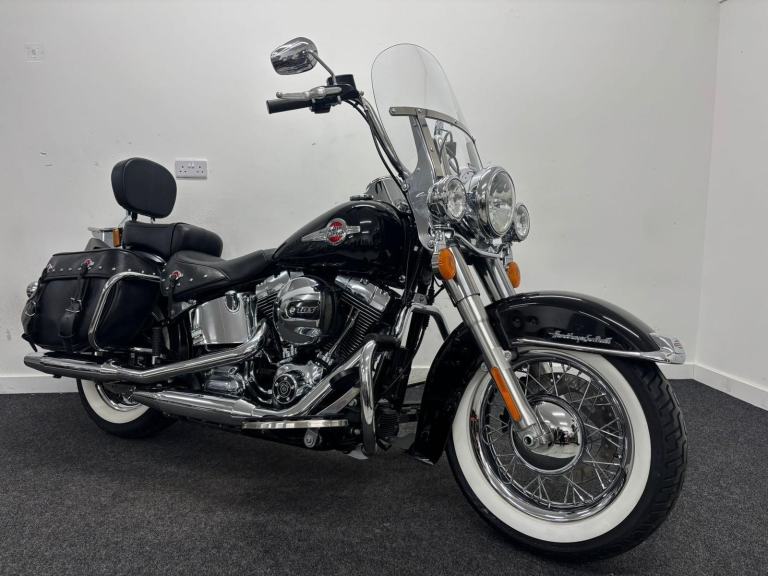 HARLEY DAVIDSON FLSTC HERITAGE SOFTAIL ** LOW MILES - CRUISE CONTROL **