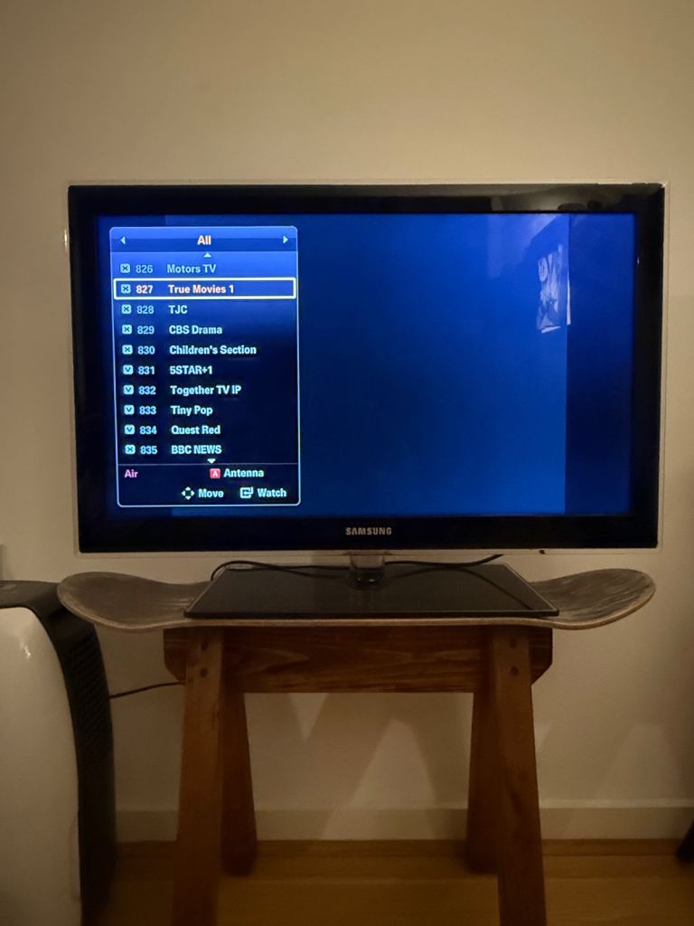 Samsung 32” Full HD TV  1080p HDMI Fully Working