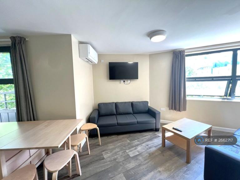 7 bedroom flat in Stokes Croft, Bristol, BS1 (7 bed) (#2662717)