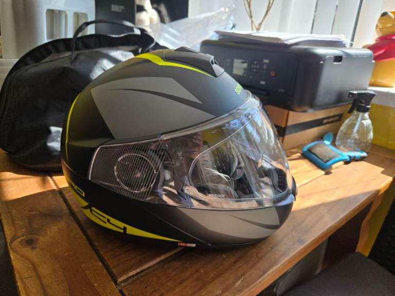 Schuberth c4pro helmet size med with sc1 schuberth coms fitted immaculate condition final reduction