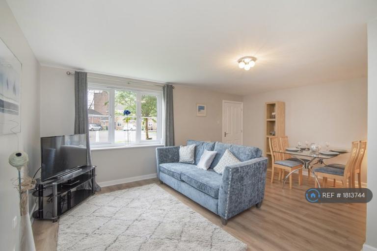 2 bedroom flat in Tullis Gardens, Glasgow, G40 (2 bed) (#1813744)