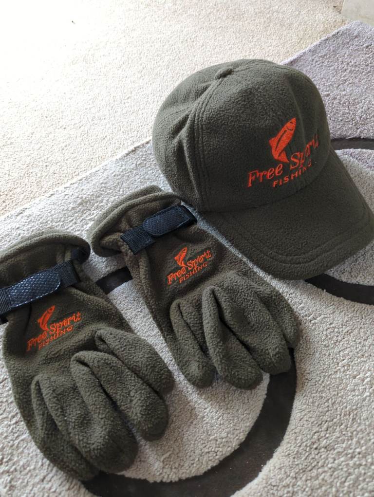 Free Spirit Carp Fishing Hat & Gloves, Brand New Never Worn